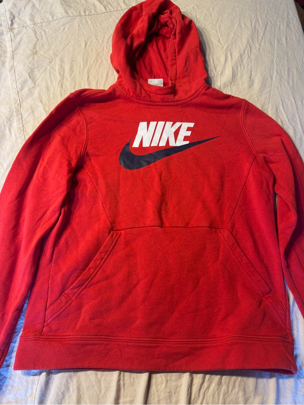 Nike Boys Youth XL Red Pullover Hoodie Big Logo Swoosh Sweatshirt